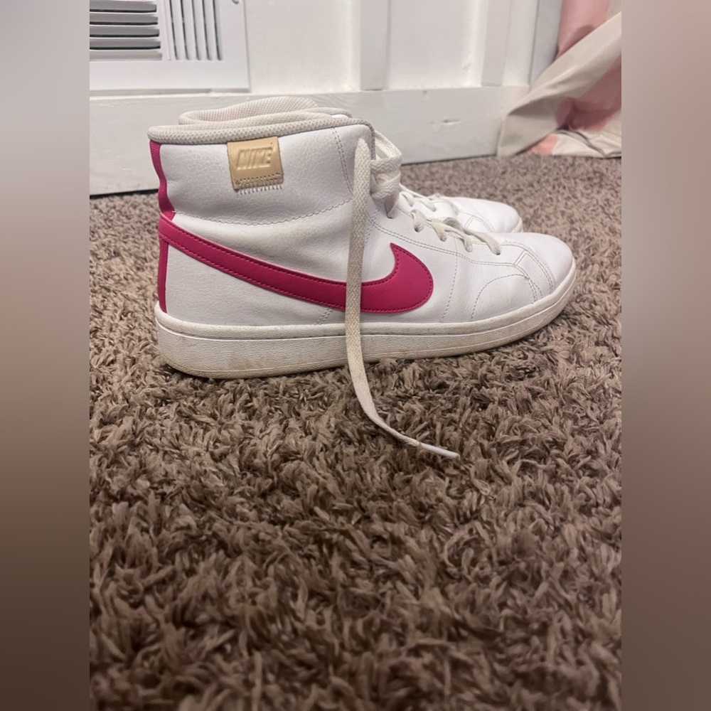 Nike blazers worn a few times, great quality, comfortable, durable, rare color